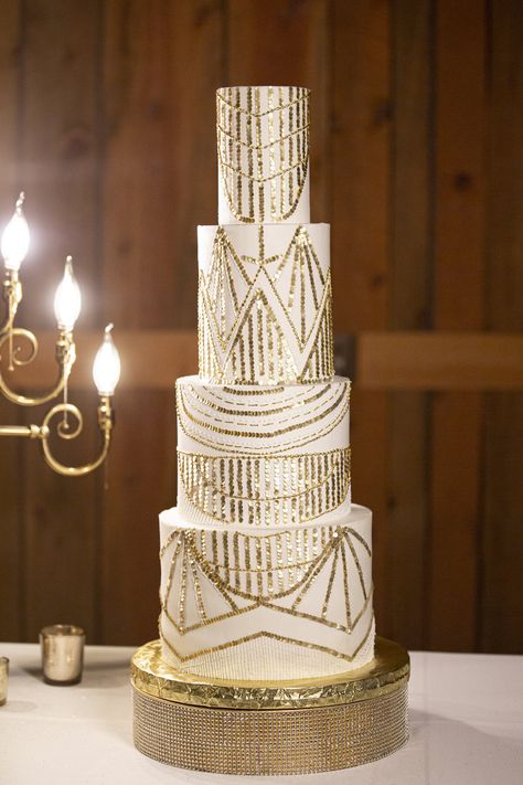 The Great Gatsby Cake Ideas, Regal Wedding Cake, New Years Cakes, Gatsby Wedding Cake, 1920s Wedding Cake, Edible Gold Dust, Great Gatsby Cake, Sequin Wedding Cake, Royal Food