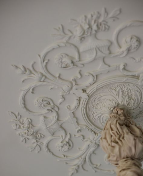 An ornate plaster ceiling rose in the garden pavilion of our recent project. The finely detailed plaster relief reflects the undulating vines, flowers and classical urns of the surrounding gardens, depicted also in the hand painted frescoes on each of the pavilion walls.⁠
⁠
⁠
#design #art #sewing #local #artisan #ceilingdetail #chateau #flowers #ornate #gardenpavilion 📸 @nico.wills Plaster Ceiling Rose, Katharine Pooley, Plaster Relief, Plaster Ceiling Design, Vines Flowers, Walls Design, Art Sewing, City Homes, British Interior