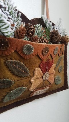 Book Art Projects, Wool Felt Projects, Wool Applique Patterns, Felted Wool Crafts, Penny Rug, Wool Quilts, Wool Embroidery, Felt Embroidery, Wool Art