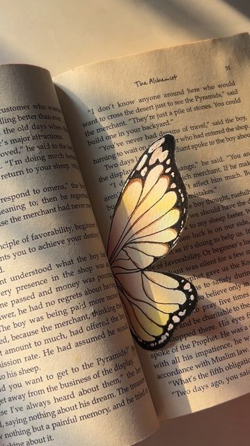 Vinita more on Instagram: "Diy butterfly bookmark✨🧸 Diy bookmark , butterfly, diy butterfly bookmark, cute diys,diys#explore#explorepage#reels#diy" Butterfly Bookmarks Diy, Book And Butterfly, Butterflies Aesthetic, Book Butterfly, Creative Book Cover Designs, Butterfly Book, Butterfly Bookmark, Bookmark Diy, Diy Bookmark