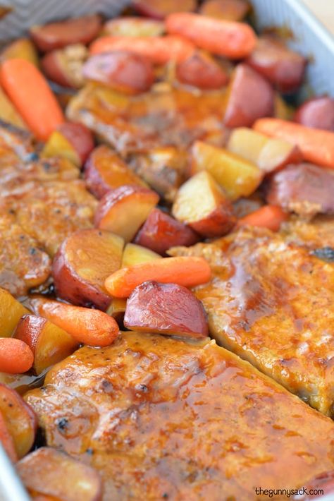 This easy recipe for Oven Roasted Pork Chops with potatoes and carrots is a delicious family dinner. Put everything in the oven and it bakes in 45 minutes. Pork Casseroles, Pork Chops With Potatoes, Oven Roasted Pork Chops, Roasted Pork Chops, Baking Hack, Oven Roasted Pork, Roast Pork Chops, Pork Roast In Oven, Pork Chops And Potatoes