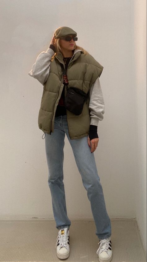 Puffy Vest Outfit, Late Fall Outfits, Fall Outfits Casual, Vest Outfit, Thrift Inspo, Puffy Vest, Late Fall, Vest Outfits, Spring Summer 2024