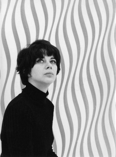 Wendy O'Rourke on Twitter: "Op Artist Bridget Riley c.1964… " Bridget Riley Op Art, Op Art Projects, Op Art Lessons, Bridget Riley, Artist Portrait, Victor Vasarely, Optical Art, Women Artists, Gcse Art