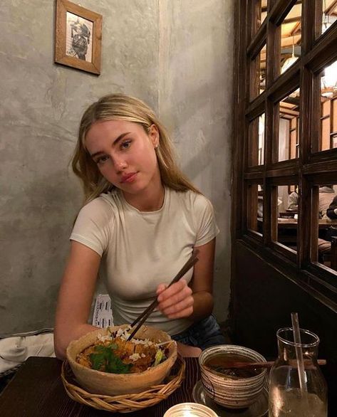 Chloe Walsh, Date Dinner, Instagram Inspo, Blonde Girl, Pretty Face, Face Claims, Aesthetic Girl, Photo Inspiration, Pretty People