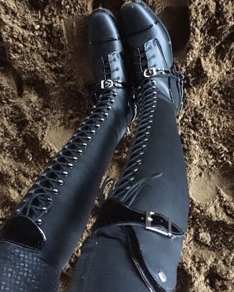 Horse Riding Shoes, Boots Selfie, Riding Outfits, Horses Riding, Antique Picture Frames, Pink Pilates, Pilates Princess, Horse Videos, Equestrian Boots