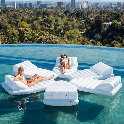 Floating Daybed, Luxury Pool Floats, Gadgets For Home, Cool Pool Floats, Luxury Swimming Pools, Best Gadgets, Backyard Pool Landscaping, Casa Exterior, Dream Pools