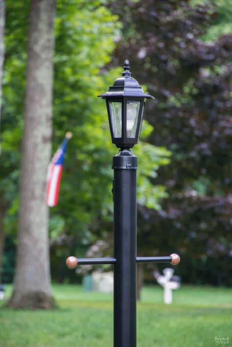 Lamp Post Makeover - The Navage Patch Circle Flower Bed, Old Lamp Post, Outdoor Lamp Post Lights, Navage Patch, Diy Privacy Fence, Metal Blinds, Diy Dining Room Table, Diy Curb Appeal, Free Energy Projects