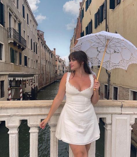 Midsize Body Dress, Summer Plus Outfits Plus Size, Curvy Aesthetic Outfits Summer, Feminine Outfit Curvy, Soft Natural Aesthetic Outfits, European Summer Midsize, European Summer Plus Size, Summer Outfits Midsize Women Aesthetic, Cute Summer Fits Plus Size