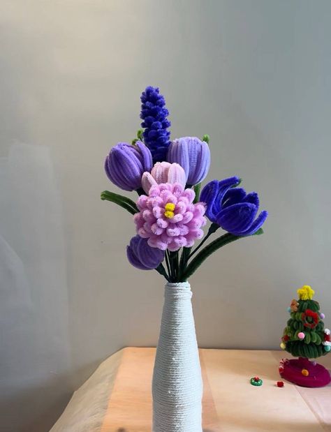 home decor flowers Fuzzy Stick Flowers, Fuzzy Stick Crafts, Purple Pipe Cleaner Flowers, Pipe Cleaner Art, Clean Flowers, Diy Popsicle Stick Crafts, Diy Bouquet Wrap, Piping Flowers, Pipe Cleaner Flowers