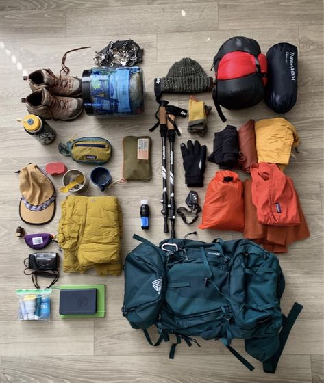 Trekking Outfit Women, Trekking Outfit, Hiking Boots Outfit, Outfit Hiking, Hiking Tattoo, Hiking Outfit Women, Camping Aesthetic, Hiking Essentials, Summer Hiking Outfit