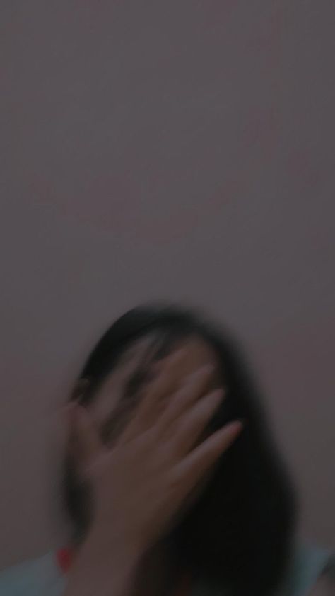 Blur me🌟 Single Asthetic Picture, Motion Blur Aesthetic, Blur Selfie, Blurr Aesthetic, Aesthetic Girls Dpz, Real Girls Dpz, Girls Dpz Hidden Face, Hidden Face Aesthetic, Aesthetic Girl Black