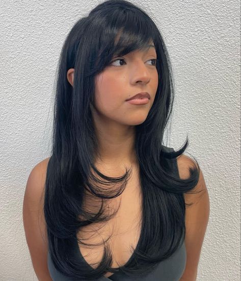 layered haircut with bangs by hairbabyangel on instagram long layers bangs hair inspo inspiration Goth Bangs Long Hair, Bangs Sew In, Black Hair With Bangs And Layers, Side Bangs And Layers, Layers Side Bangs, Side Bangs With Layers, Goth Hair Color, Side Bangstyle Hair Long, Japan Haircut