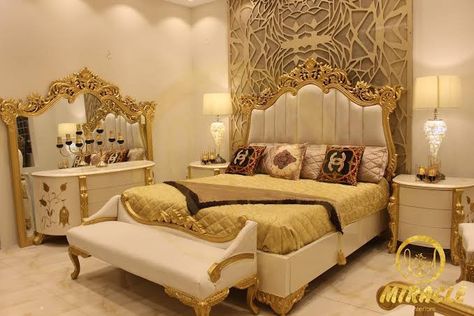 Bridal Furniture Design, Bridal Furniture, Bedroom Sets Furniture King, Reka Bentuk Bilik Tidur, King Bedroom Furniture, Royal Bedroom, Wedding Bedroom, Antique Bed, Hiasan Bilik Tidur