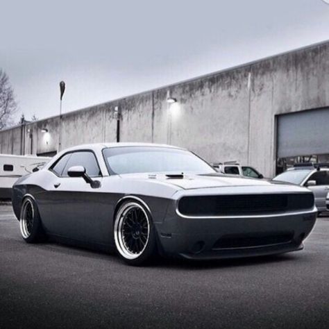 dodge Dodge Challenger Rt, 2009 Dodge Challenger, Challenger Srt8, 2014 Dodge Challenger, Dodge Chargers, Challenger Rt, Modern Muscle Cars, Car Throttle, Dodge Srt