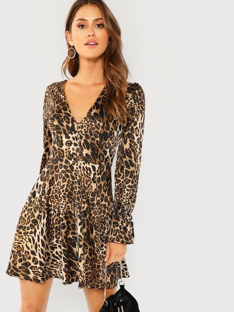 Vestido animal print de manga larga con botones | SHEIN ES Leopard Dress Outfit, Autumn Holiday, Animal Print Outfits, Trumpet Sleeve, Ruffle Long Sleeve, Leopard Dress, Flounce Sleeve, Holiday Dress, Animal Print Dresses