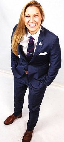 Female Wedding Suit, Proper Outfits, Lesbian Wedding Outfits, Mode Queer, Style Androgyne, Tomboy Stil, Butch Fashion, Masculine Outfits, Androgynous Women