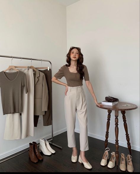 Korean Summer Work Outfits, Earth Tone Outfits Women Summer, Feminine Trouser Outfits, Smart Casual Earth Tones, Feminine Smart Casual, Earth Tones Outfit Ideas, Smart Elegant Outfit Women, Korean Trousers Outfit Women, Smart Trousers Outfit Women