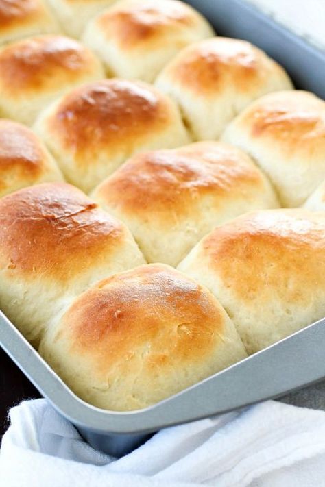 Easter Dinner Rolls, Dinner Rolls Recipes, Easy Dinner Rolls, Quick Dinner Rolls, Dinner Rolls Easy, Butter Rolls, Easter Bread Recipe, Buttery Rolls, Rolls Easy