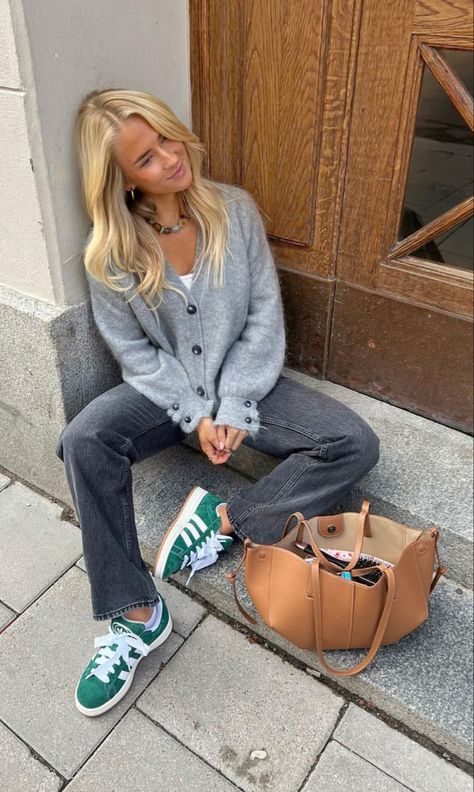 Outfit Campus, Scandinavian Outfit, Looks Adidas, Adidas Samba Outfit, Campus Outfit, Look Legging, Chique Outfit, Look Adidas, Skandinavian Fashion