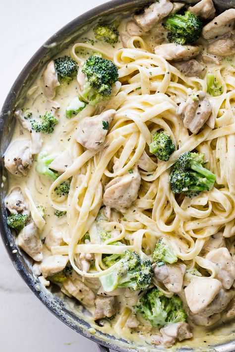 Broccoli Chicken Pasta, Pasta Alfredo Con Pollo, Chicken Breast Broccoli, Chicken Broccoli Pasta Recipes, Creamy Chicken Pasta Recipes, Chicken Pasta Casserole, Broccoli Pasta Recipe, Chicken Broccoli Pasta, Broccoli Chicken