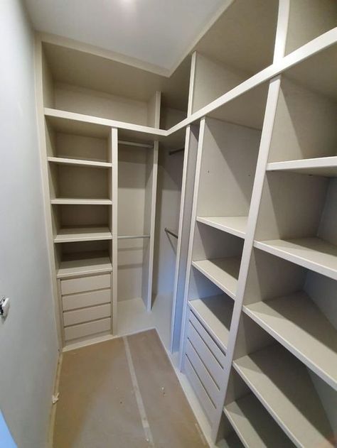 U Shaped Dressing Room Walk In Closet, Rectangular Walk In Closet, Rectangular Closet Designs, L Shaped Wardrobe, Small Walkin Closet, Narrow Closet Design, Wardrobes Ideas, Corner Wardrobe Closet, Narrow Closet