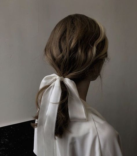 @nouvele_fusion Silk Bow Hairstyle, Bride Hair With Bow, Ribbon Hairstyle Wedding, Bow Bridal Hair, Wedding Bow Hairstyles, Ribbon Bow Aesthetic, Wedding Hair With Ribbon, Silk Ribbon Hairstyle, French Chic Hair