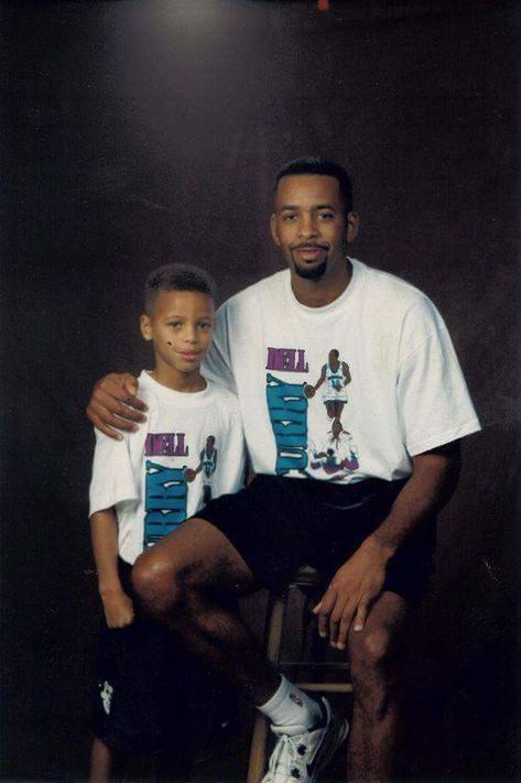 STEPH CURRY AND DELL CURRY Dell Curry, The Curry Family, Curry Warriors, Basketball Nike, Warriors Basketball, Mark Jackson, Sport Basketball, Nba Legends, Nba Stars