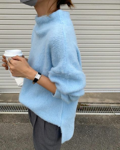 Light Blue Sweater Outfit, Blue Sweater Outfit, Boho Street Style, Sweater Outfit, Cold Weather Fashion, Classy Casual Outfits, Light Blue Sweater, Mode Inspo, Blue Sweater