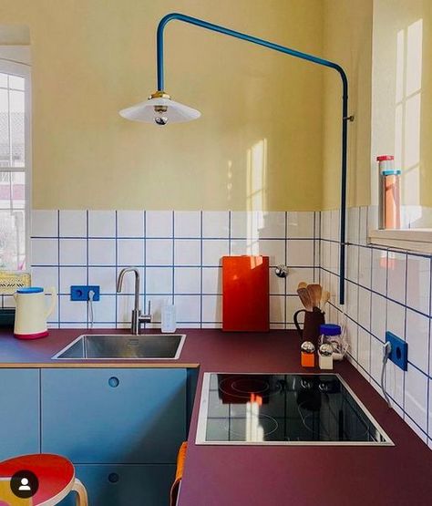 Bauhaus Kitchen, Bauhaus Colors, Ideas Handmade, Home Decoration Ideas, Japanese Interior, Tiny Kitchen, Cafe Interior, Kitchen Colors, Retro Kitchen