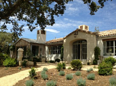 fountain Spanish Colonial Exterior, Mediterranean Garden Design, Landscape Details, Patina Farm, Spanish Hacienda, Tuscan Garden, Spanish Style Home, House By The Sea, What A Day