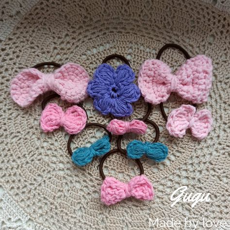 Crochet rubber band appliques for kids. leave a comment if you want to know how to do this. Crochet Hair Rubber Bands, Crochet Rubber Bands, Diy Hair Clip, Hair Rubber Bands, Hair Elastic, Crochet Hair, Diy Hair Accessories, Hair Elastics, Diy Hair