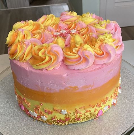 Lemonade cake Pink Lemonade Cake, Lemonade Cake, Roblox Cake, Pink Lemon, Baking Ideas, Lemon Cake, Pink Lemonade, Food Obsession, Lemonade