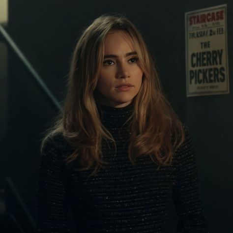 #daisyjonesandthesix #sukiwaterhouse #karensirko Karen Sirko, Daisy Jones And The Six, Daisy Jones, Suki Waterhouse, Face Claims, Beautiful People, Daisy, The Originals, Hair Styles