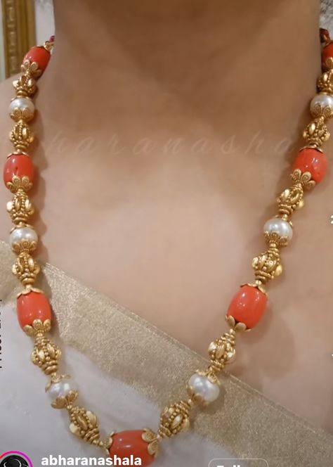 Coral Gold Bangles, Coral Sets In Gold, Pagadalu Chains, Coral Bangles Gold Indian, Coral Jewelry Indian Gold, Simple Bridesmaid Jewelry, Simple Necklace Designs, Coral Jewelry Set, Stone Jewellery Designs