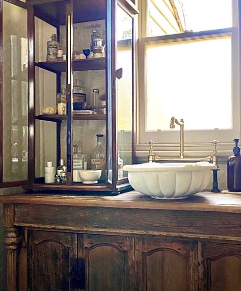 Apothecary Bathroom, Moody House, Old Apothecary, Bathroom Makeovers, Apothecary Cabinet, Glass Cabinets Display, Shaving Brushes, Apothecary Bottles, Dark Home Decor