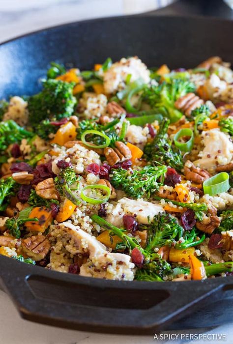 Perfect Healthy One-Pot Chicken Broccoli Quinoa Skillet Recipe | ASpicyPerspective.com Chicken Broccoli Quinoa, Quinoa Skillet, Broccoli Recipes Healthy, Broccoli Quinoa, Clean Dinner, Monte Cristo Sandwich, Chicken Casseroles, Chicken Quinoa, Healthy Casseroles