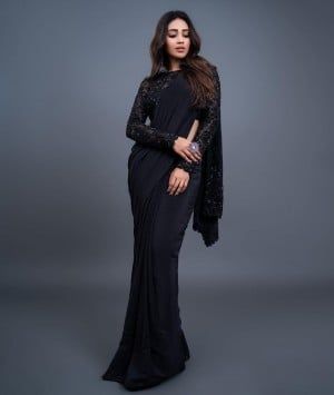 Black Sari, Stylish Saree, Nivetha Pethuraj, Festive Outfits, Velvet Dress Designs, Indian Fashion Saree, Saree Designs Party Wear, Beautiful Pakistani Dresses, Saree Photoshoot