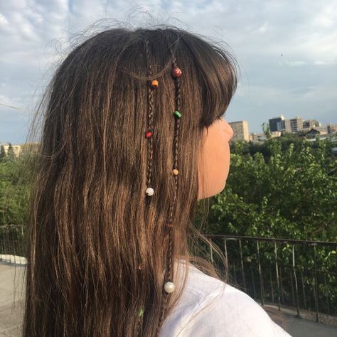 Braids In Hair Indie, Indie Braids Hairstyle, Hair With Beads Aesthetic, Hair Wraps And Beads, Bead Hair Braid, Braids In Hair Aesthetic, Cute Hair Beads, Hair With Braids And Beads, Beads Braided Into Hair