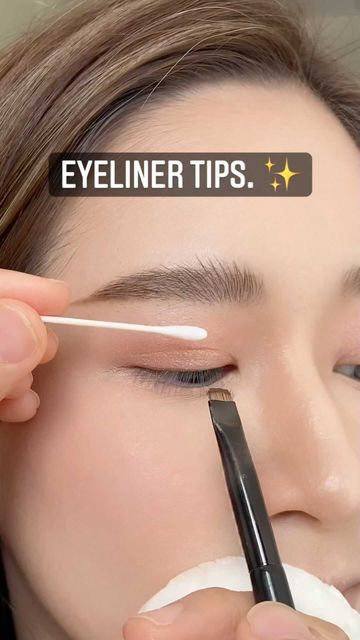 Simple Eyeliner Tutorial, Easy Eyeliner, Eyeliner Ideas, Eyeliner Techniques, Eyeliner Tips, Winged Eyeliner Tutorial, Eyeliner For Beginners, Beginners Eye Makeup, Simple Eyeliner