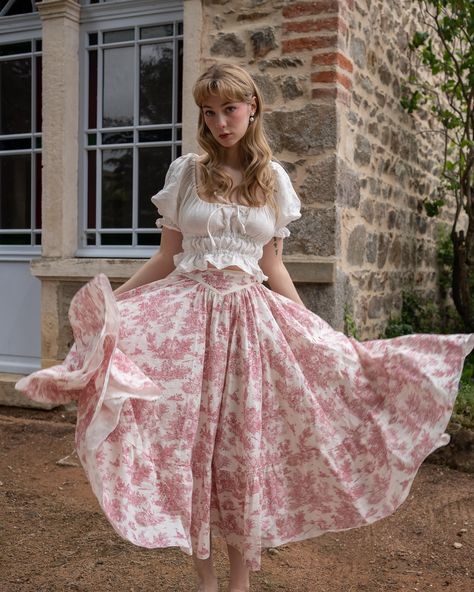 Darcy Skirt PDF sewing pattern - out now on mariajuterud.com ♥️ Princess Skirt Outfit, Fairy Like Outfits, Fairy Skirt Pattern, Long Floral Skirt Outfit, Fairy Skirts, Long Tiered Skirt, Skirt Patterns, Historical Eras, Boho Skirt