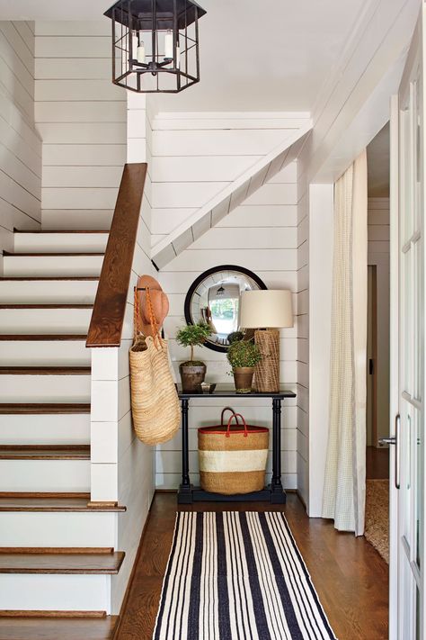 Shiplap Foyer Foyer Layout, Stone Cottage Homes, Basements Ideas, Farmhouse Foyer, Florida Cottage, Lake House Interior, Style Cottage, Southern Homes, Farmhouse House