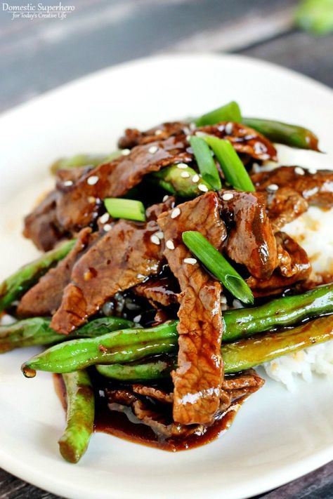 Chinese Beef Green Beans Stir Fry | This quick and easy Asian beef and green bean stir fry dish is healthy and delicious. It will be a quickly become a family favorite! See recipe on TodaysCreativeLife.com Steak And Green Beans, Green Bean Stir Fry, Bean Stir Fry, Steak Stirfry Recipes, Chinese Beef, Wax Beans, Asian Beef, Mapo Tofu, Beef Stir Fry