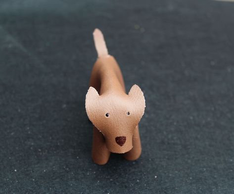 Crafts From Leather Scraps, Diy Dog Plush, Leather Diy Crafts Ideas, Diy Leather Projects Free Pattern, Leather Scraps Ideas Projects, Leather Crafts For Kids, Simple Leather Projects, Leather Scrap Projects, Easy Leather Projects