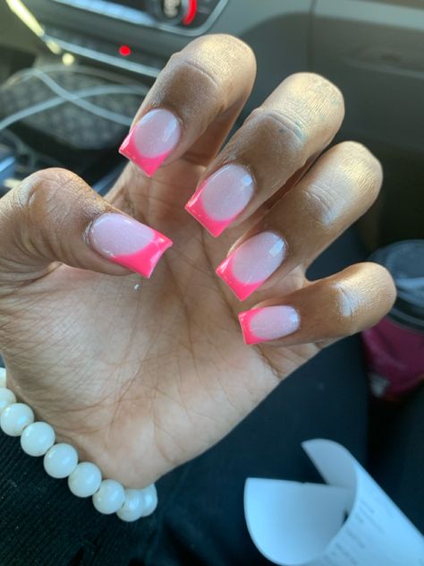 pink french tip, short french tip, french tip black girl, sparkly pink nails, short nails Pink French Tip Short, Sparkly Pink Nails, French Tip Black, French Tip Short, Pink Nails Short, Short French Tip, Pink French Tip, Short French, Pink French