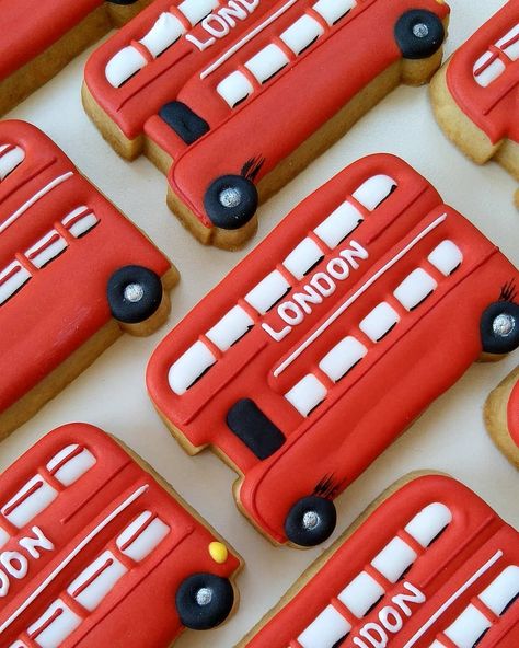 Bus Cookies, London Cookies, British Themed Parties, Paddington Bear Party, Peppa Party, British Party, Party Food Themes, Paddington Bear, Bear Party