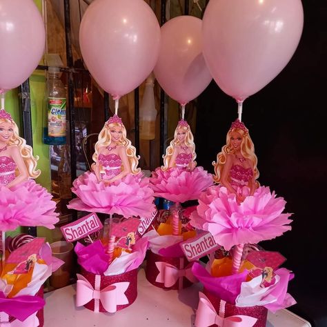 Barbie Party Ideas, Balloon Centerpiece, Barbie Birthday Party, Babies Room, Barbie Theme, Flowers Craft, Crafts For Gifts, Balloon Centerpieces, Paper Flowers Craft