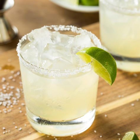 Best Margarita Recipe, Best Margarita, Refreshing Recipes, Paleo Drinks, Yummy Cocktails, Chilled Desserts, Unique Drink, Green Lemon, Best Cocktails