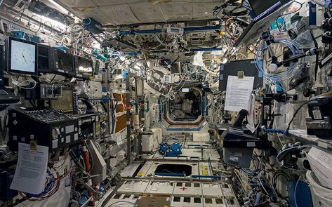 International Space Station - Lab by day Nasa Space Pictures, Space Station Interior, Nasa Solar System, Nasa Space Program, History Of Time, Space Mission, Spaceship Interior, Nasa Astronaut, Space Projects