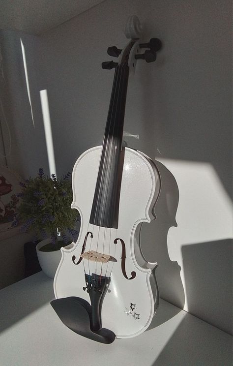 White Violin Aesthetic, Trombone Instrument, Violin Aesthetic, White Violin, Cool Violins, Violin Instrument, Violin Art, Violin Design, Instruments Art