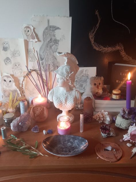 God Altar Ideas, Greek Witch Aesthetic, Greek Altar Ideas, Altar For Athena, Hera Altar Ideas, Hellenic Altar Ideas, Altar To Athena, Athena Alter Ideas, Greek God Alters